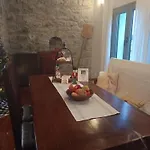 Number 5 House *