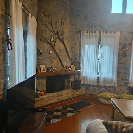 Number 5 House Prázdninový dům Vitina